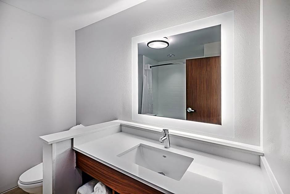 Holiday Inn Express and Suites Chanute By IHG
