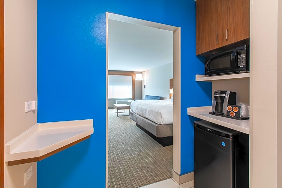 Holiday Inn Express & Suites Greenville S - Piedmont