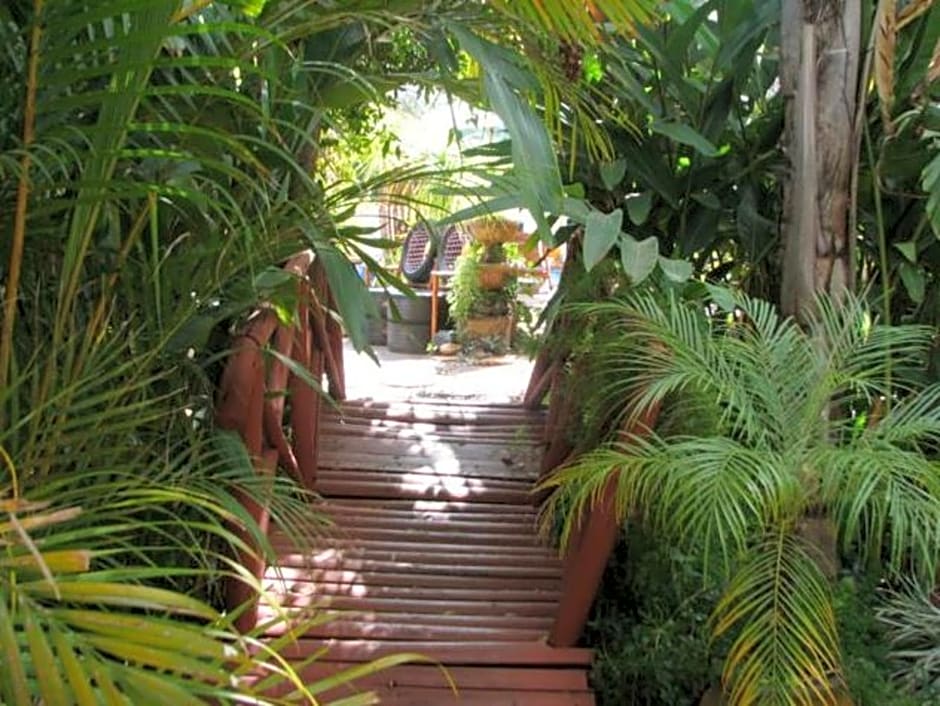 Golden Lantern Guest Lodge