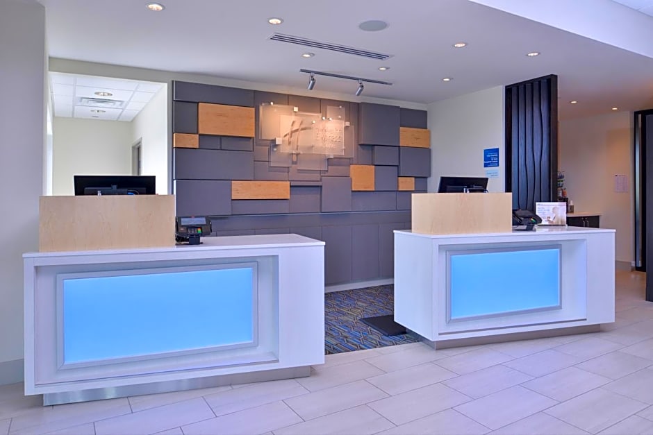 Holiday Inn Express And Suites Olathe West By IHG