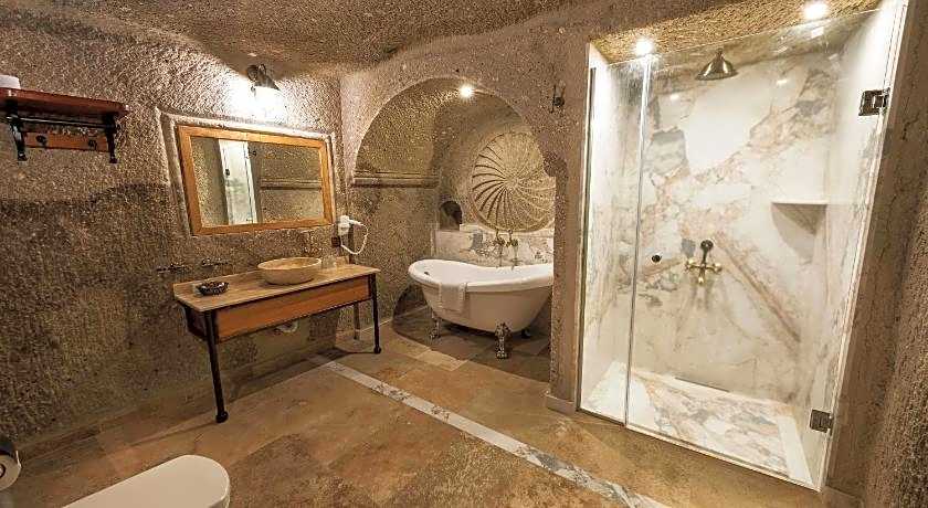 Sarnich Cave Suites
