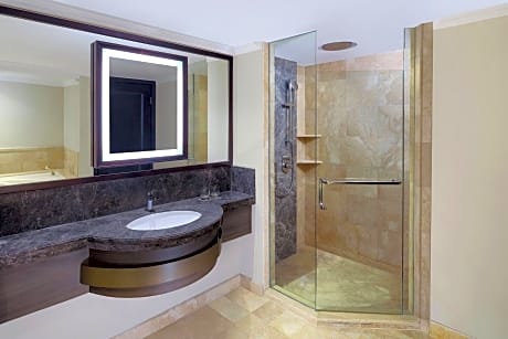 Executive Suite, 1 Bedroom, Smoking (1 King Bed)