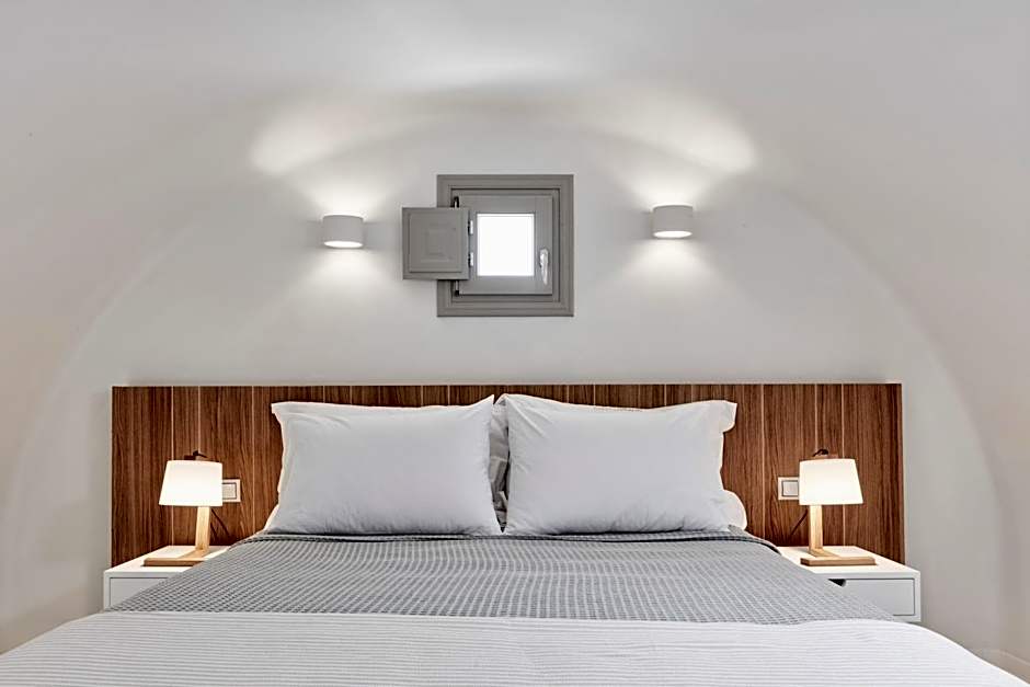 Photo 1 of 3 of Deluxe Suite, Sea View