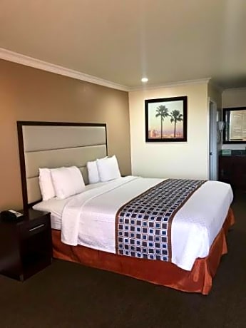 Standard King Room - Non-Smoking