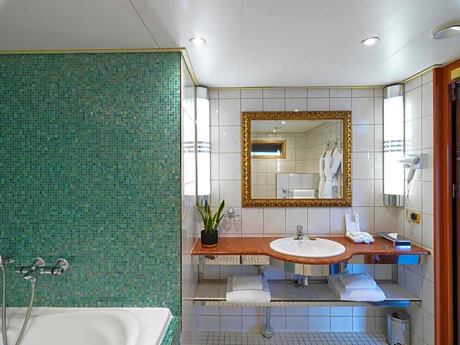 Sunborn London Yacht Hotel