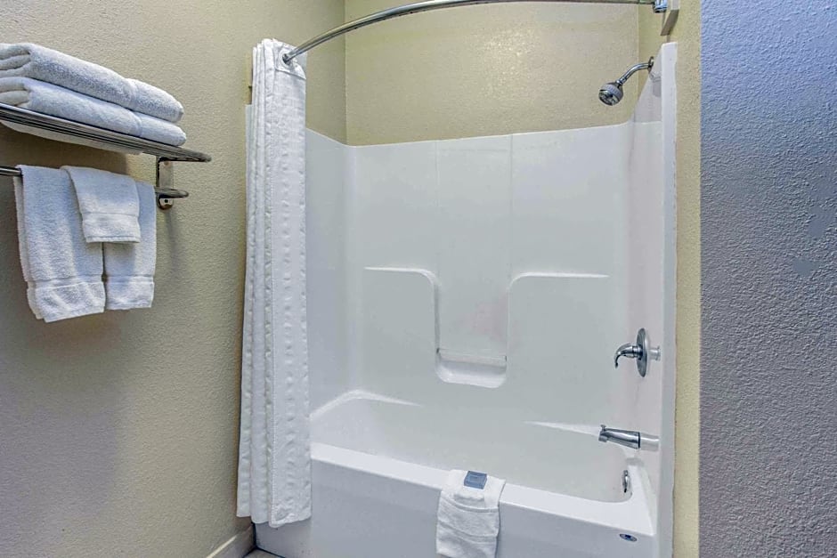 Hawthorn Suites Bloomington