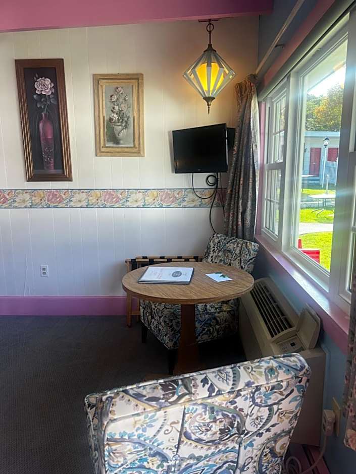 Claddagh Motel & Suites
