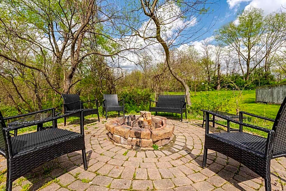 Mayor's Large Family House Hot Tub Sleeps 16 Piano, 2 Kitchens, Ark 5 Mins