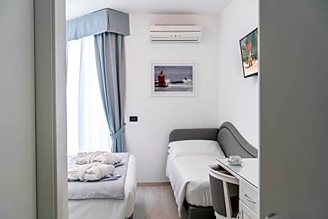 Two Connecting Rooms with Sea View