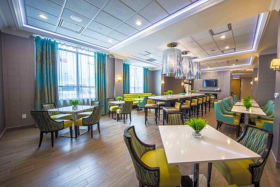 Hampton Inn & Suites by Hilton Bolton