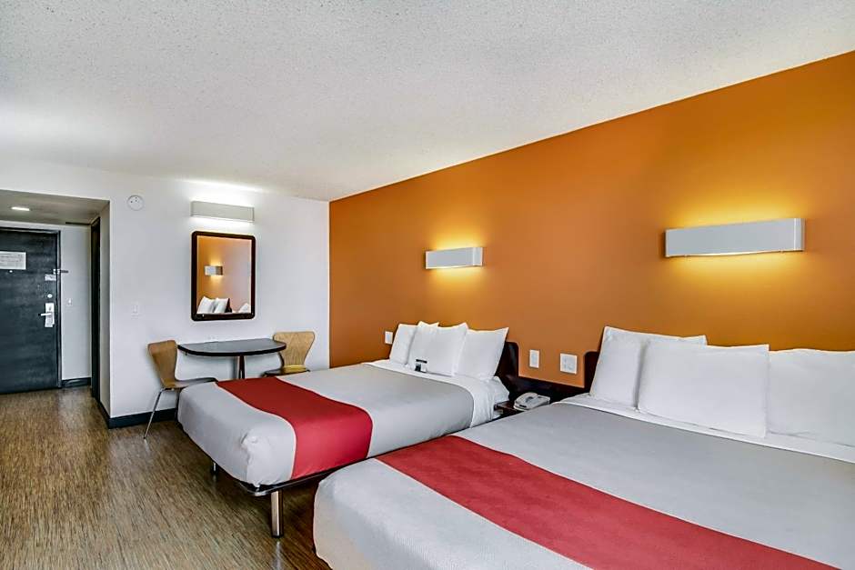 Motel 6 Carson