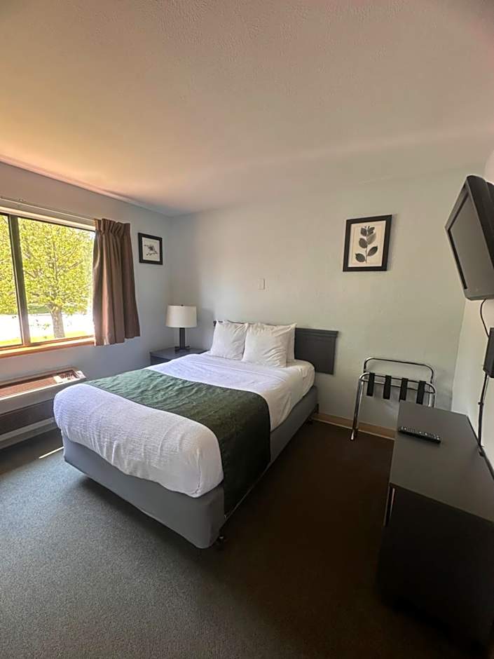 Pictured Rocks Inn and Suites