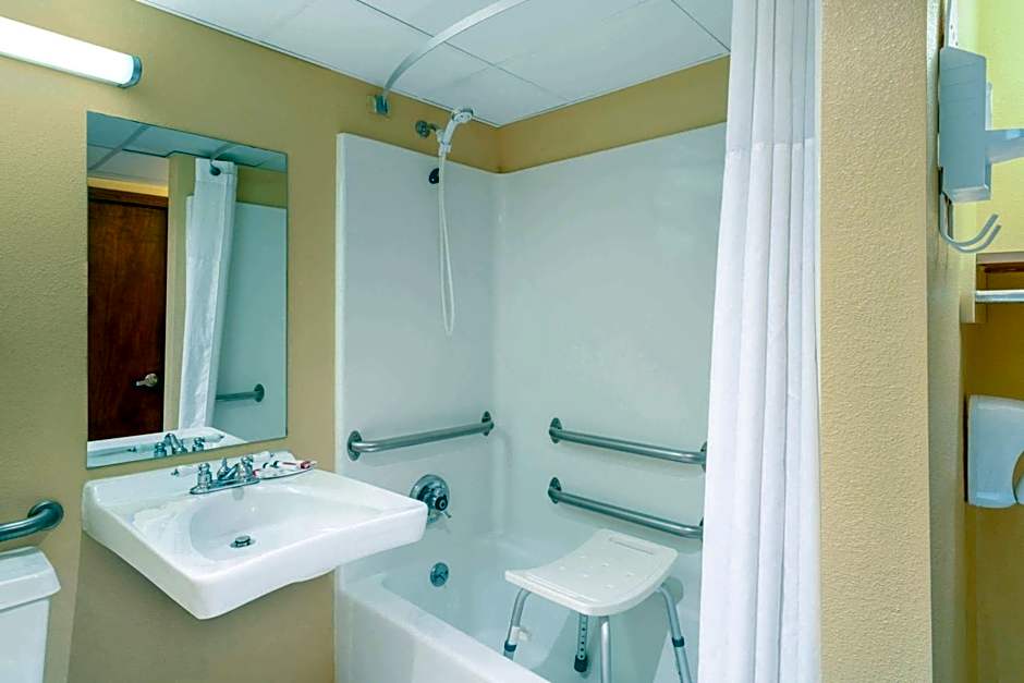 Days Inn by Wyndham Scranton PA