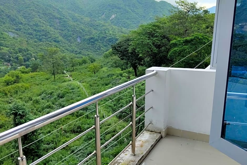 Goroomgo Komfy Stayz Dehradun