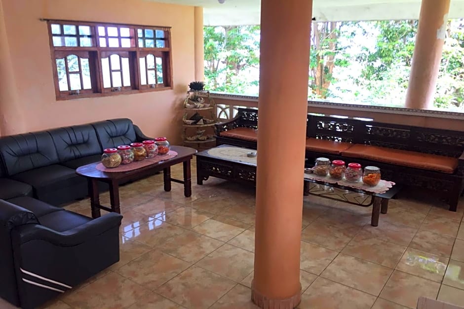 Collection O 92897 Hotel Intan Near Kantor Syahbandar Bawean