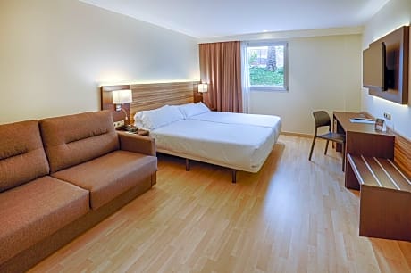 ROOM XL (2 ADULTS + 1 CHILD)