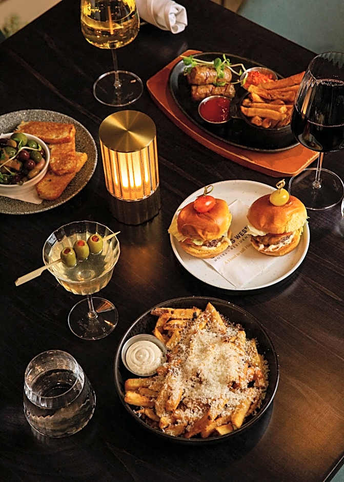 One King West Hotel And Residence