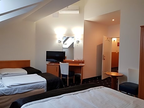 Deluxe Quadruple Room