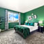 Beverly Hills Glamour Oasis 2 BR Apt with Parking 304
