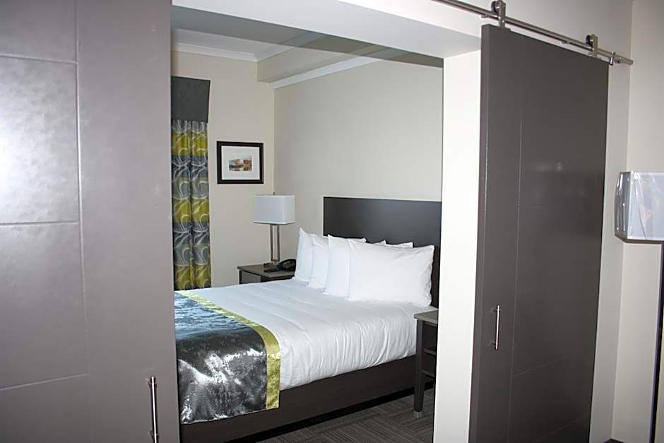 Crossroads Inn & Suites