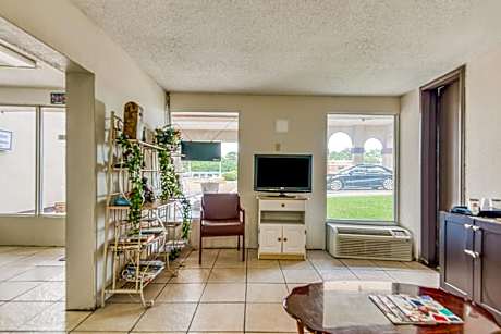 OYO Hotel Jackson North I-55