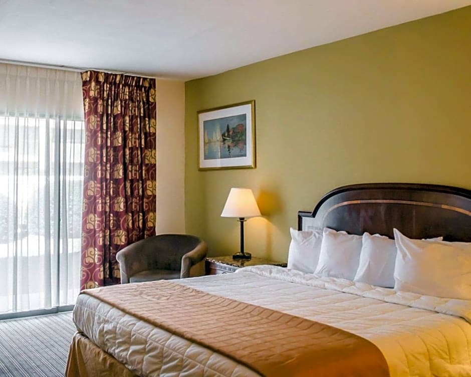 Quality Inn & Suites Pensacola Bayview