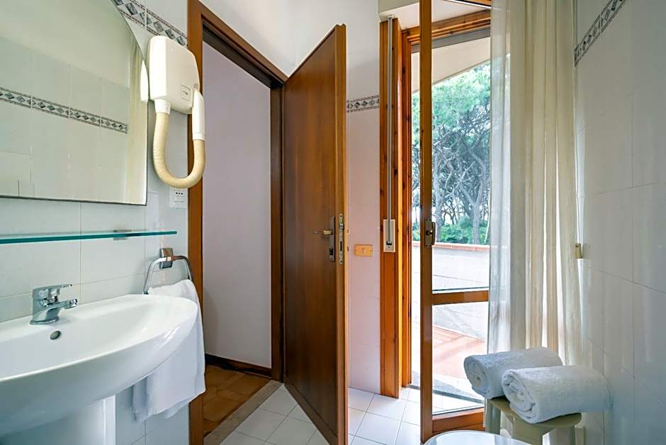 Hotel Parco dei Pini - 100mt dal Mare