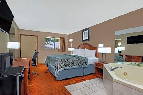 Deluxe King Studio Suite - Non-Smoking