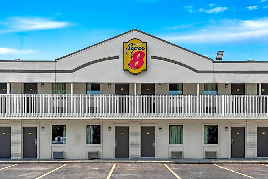 Super 8 by Wyndham Brownsburg