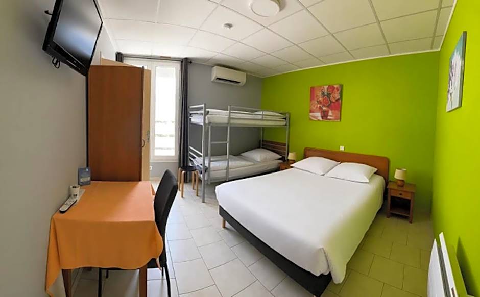 Photo 1 of 5 of Quadruple Room