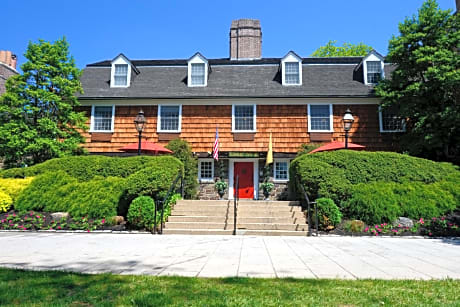 Nassau Inn