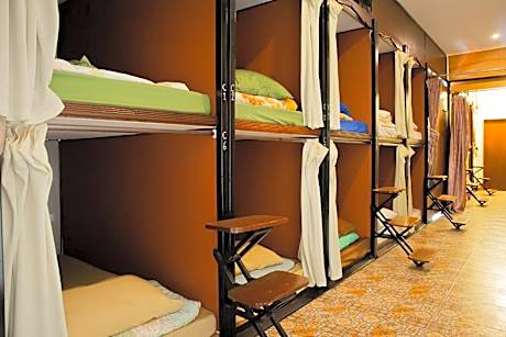 18 People in 18-Bed Dormitory with En-Suite - Mixed