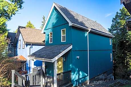 Kingfisher, Waterfront Cabin with Inlet with Mountain Views