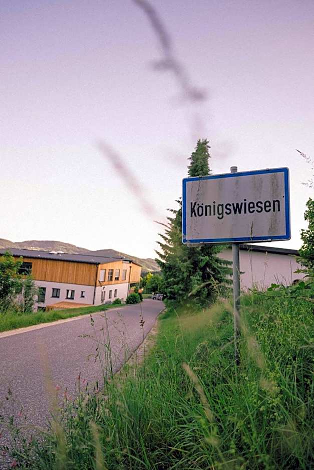 Karlingerhaus Hotel Hostel Home