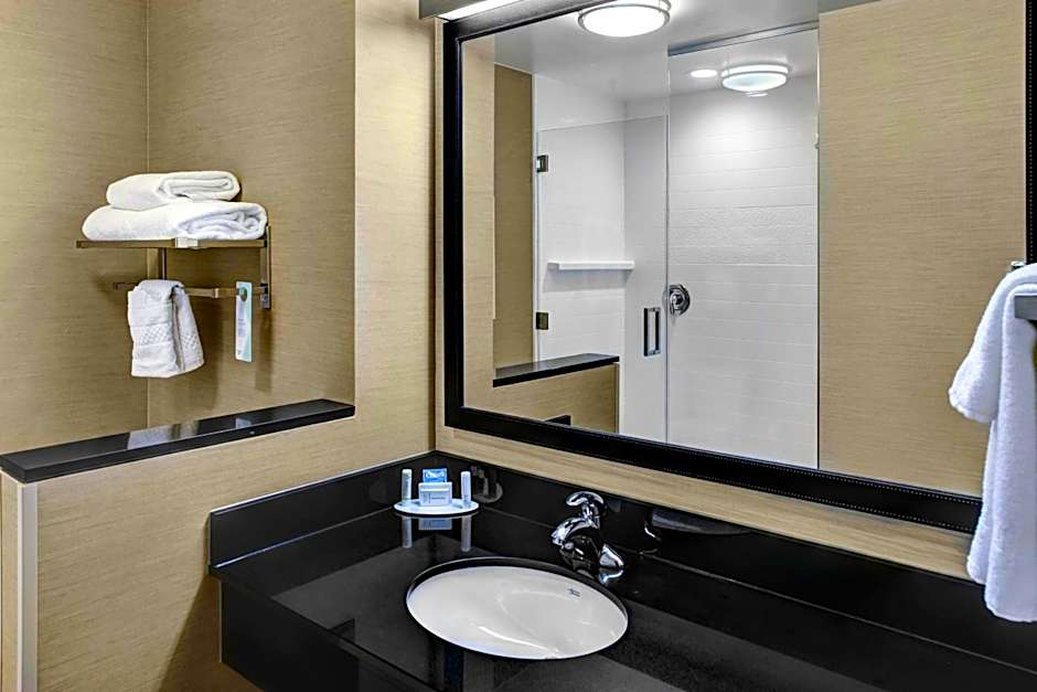 Fairfield Inn & Suites by Marriott Lansing at Eastwood