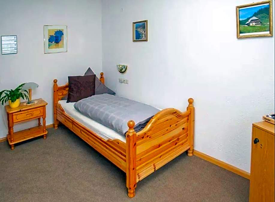 Auerhahn Bed and Breakfast - Black Forest - Waldhotel
