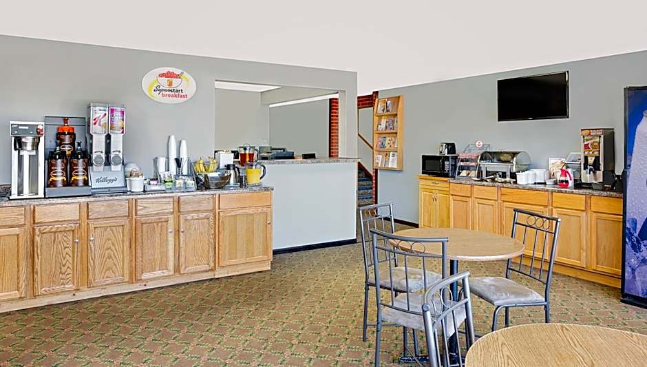 Super 8 by Wyndham Macomb