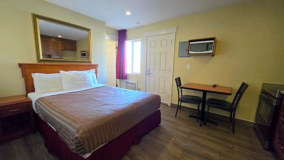 Sahara Courtyard Inn & Suites Osoyoos