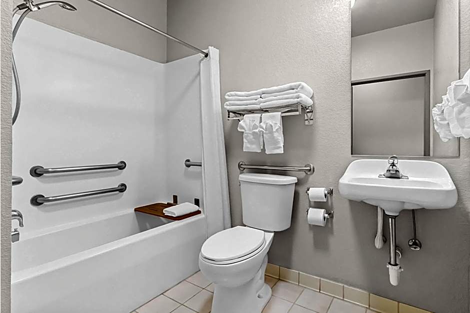 Days Inn & Suites by Wyndham Castle Rock