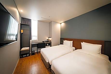 Standard Twin Room with Bath