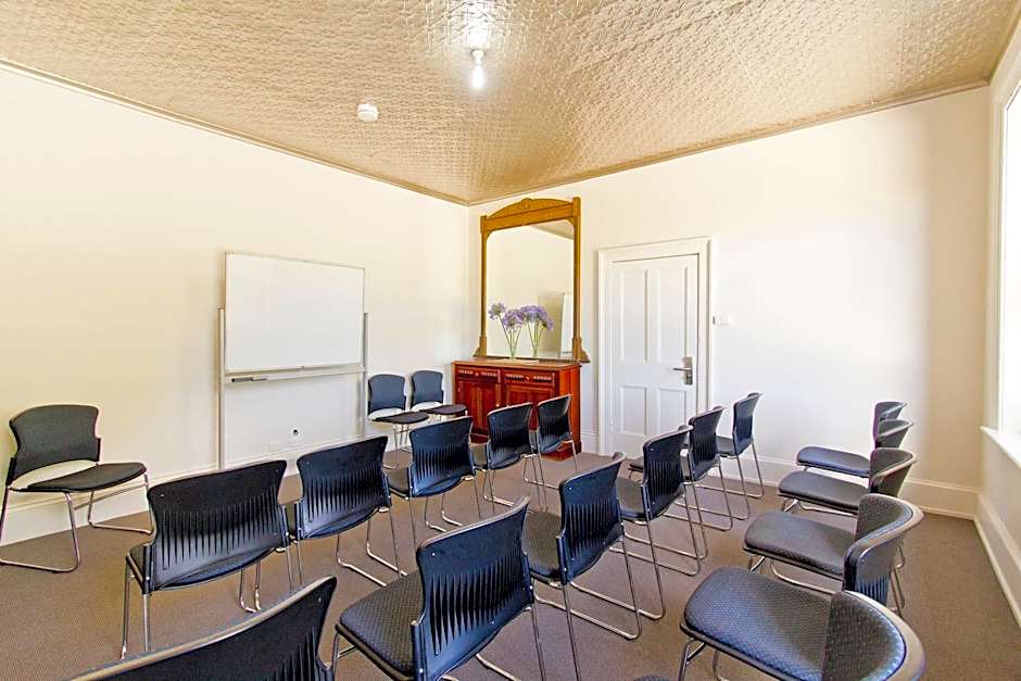 Deloraine Hotel