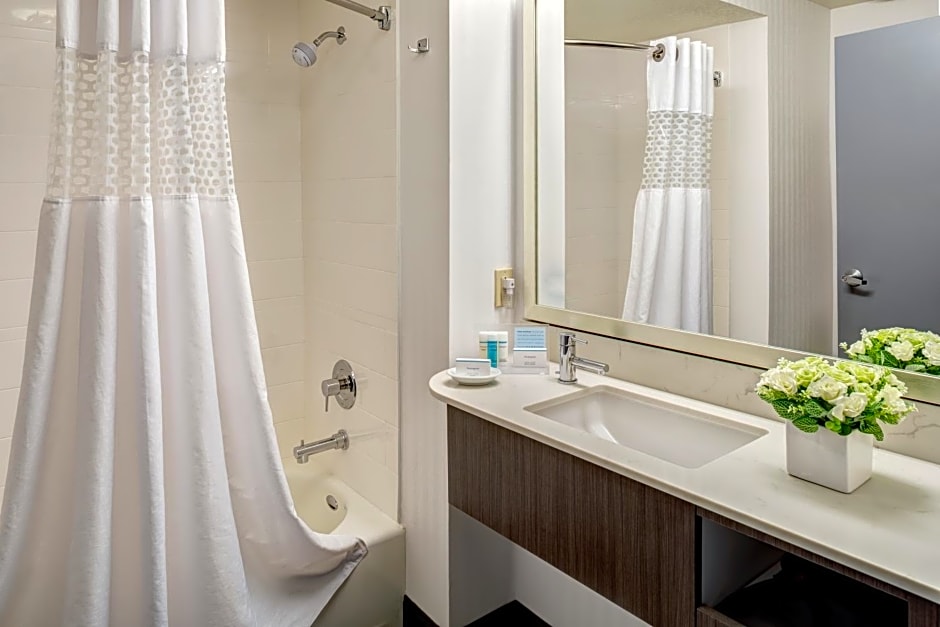 Hampton Inn & Suites Palm Desert