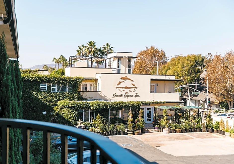 Seaside Laguna Inn & Suites