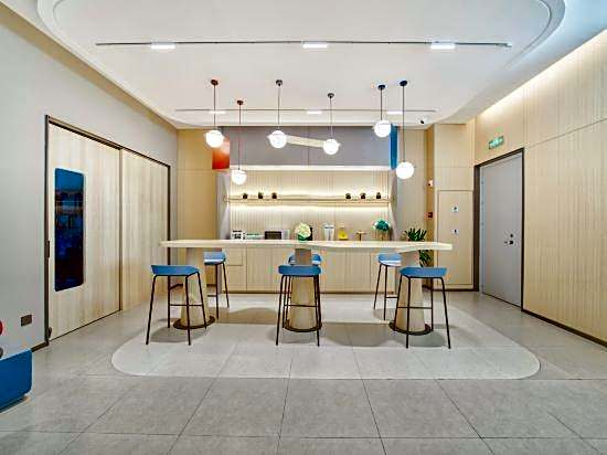 Home Inn (Ningbo Tianyi Plaza Jiangxiaqiao subway station)