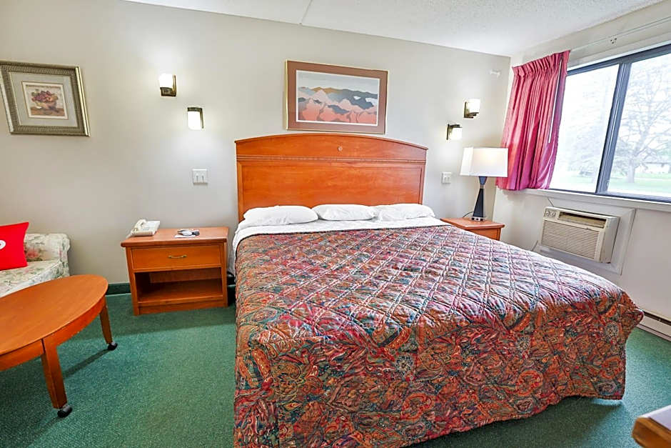 OYO Hotel Pipestone MN, Canterbury Park