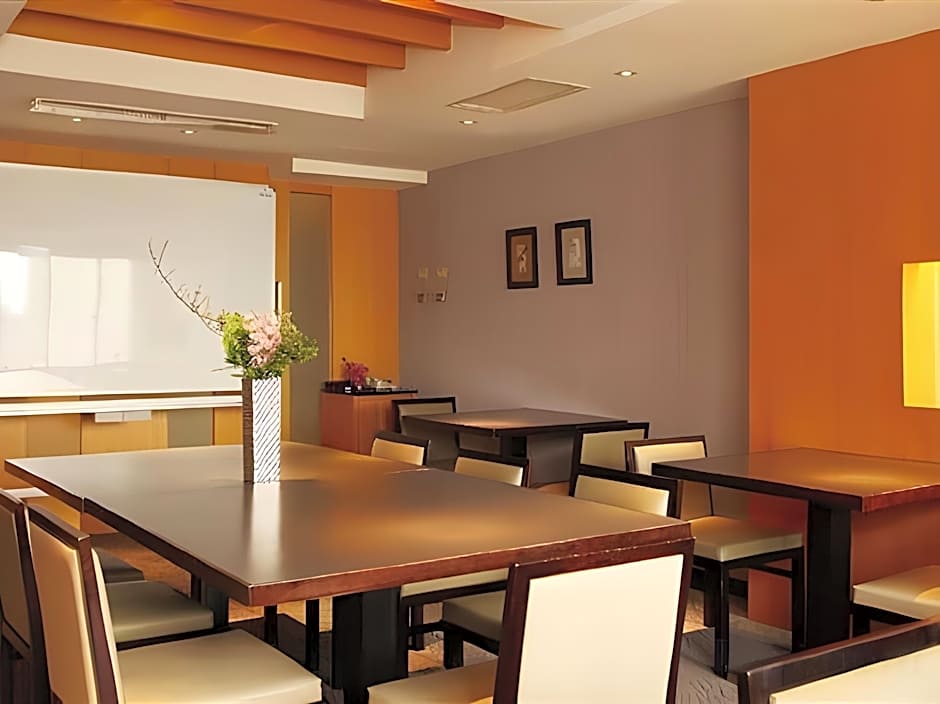 Royal Inn Taipei Nanxi - MRT Zhongshan Station