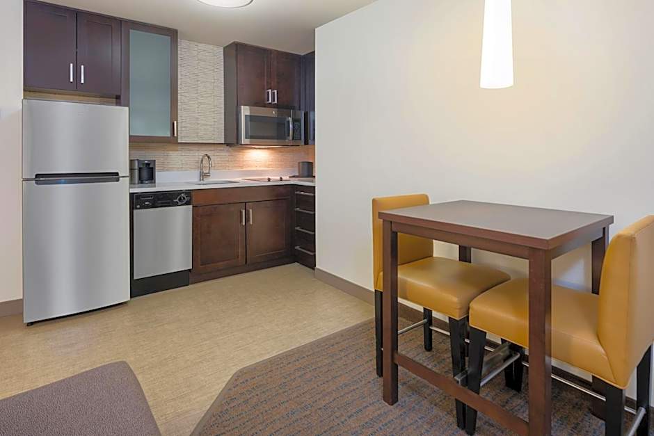 Photo 1 of 4 of Studio 1 King Bed, Lake View