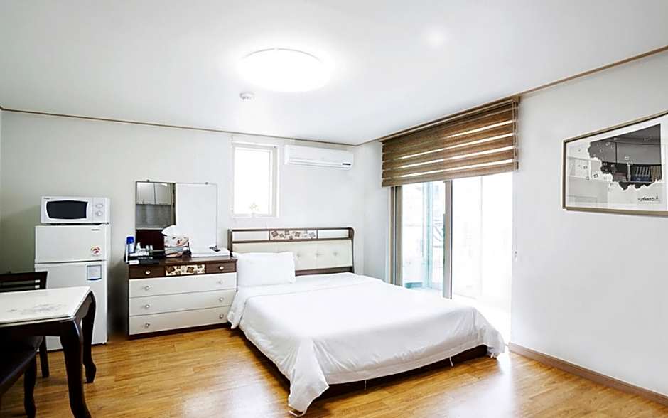 Ean Residence