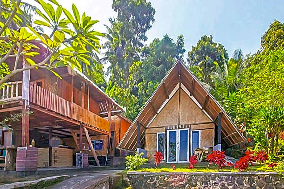 Rejeng Bungalow Near Gangga Waterfall Lombok