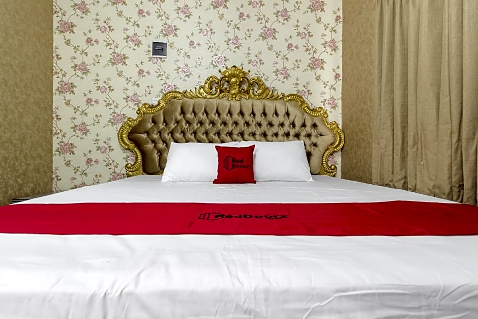 RedDoorz Plus @ Cipete Damai